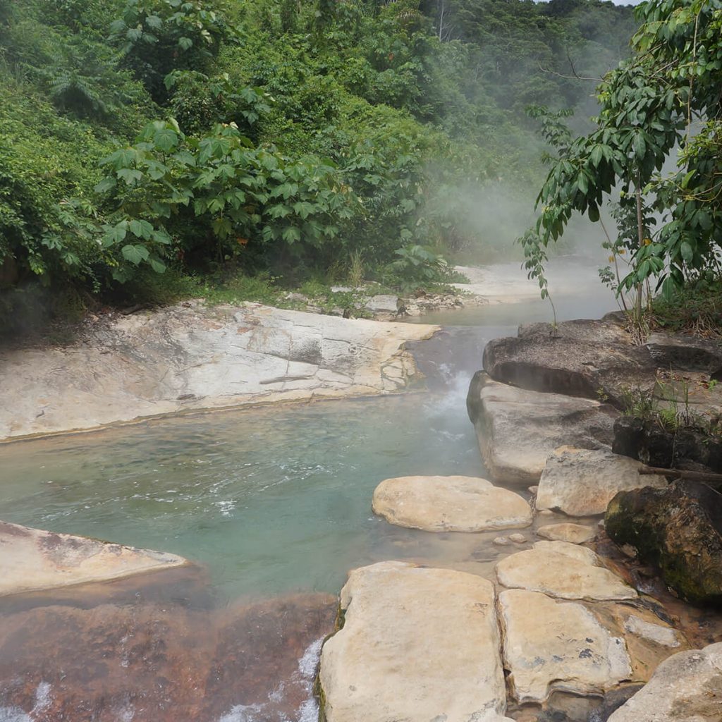 The Boiling River - AMAZON WORLD - Tour Operador en Pucallpa - Perú